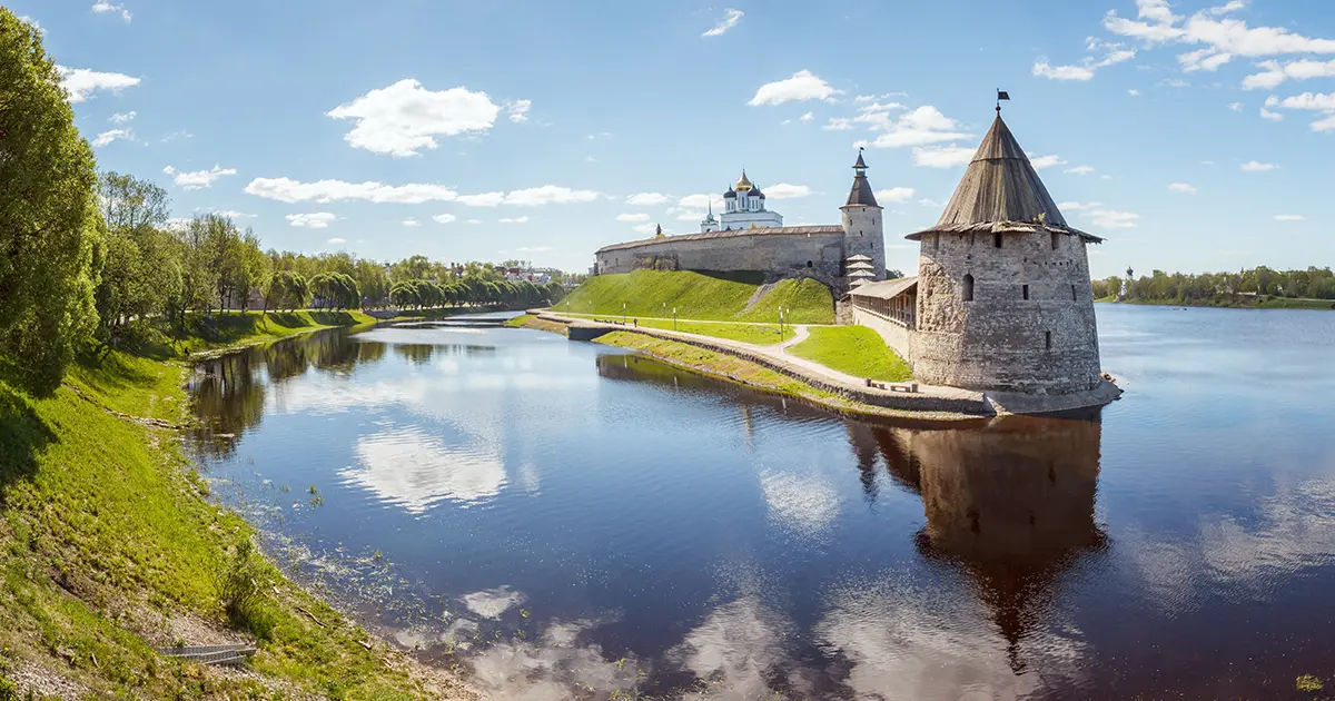 Экскурсии в псков из санкт петербурга. Псков Печоры Пушкинские горы. Псков-Печоры-Изборск экскурсия. Псков Изборск Печоры. Псков Изборск Пушкинские горы.